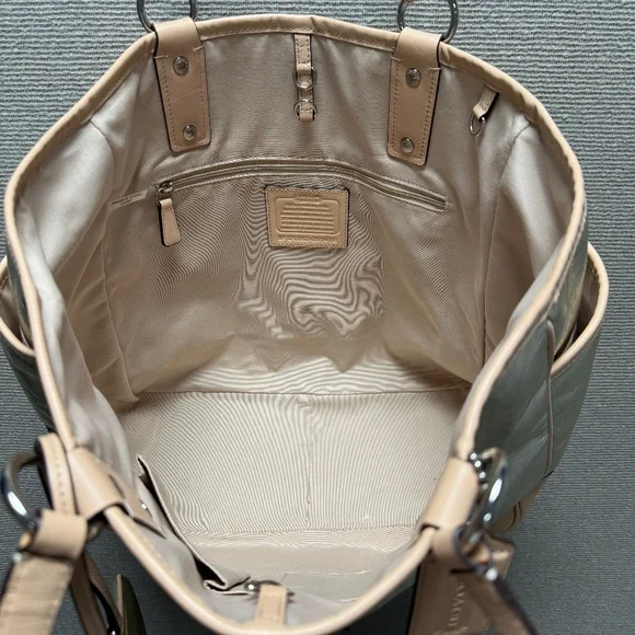 Coach Large Metro Gold Tote Bag and Wristlet Set - Picture 4 of 7